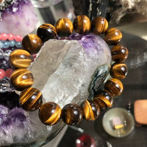 Enhance your style with this magnificent handcrafted brown tiger eye gemstone bracelet
